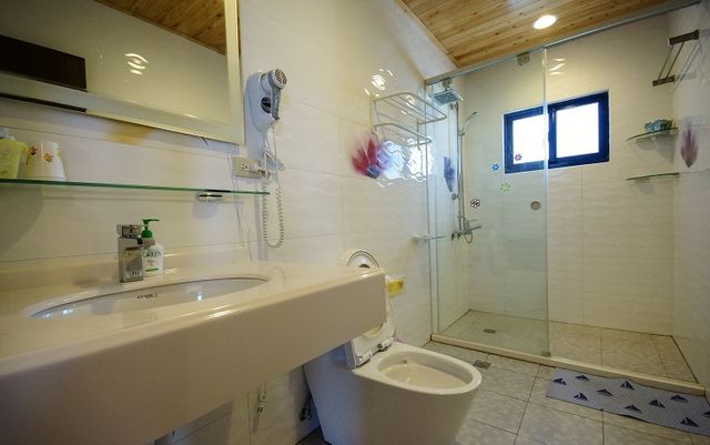Penghu Blue Ocean Sunny Bed and Breakfast-Coral balcony quadruple room-7