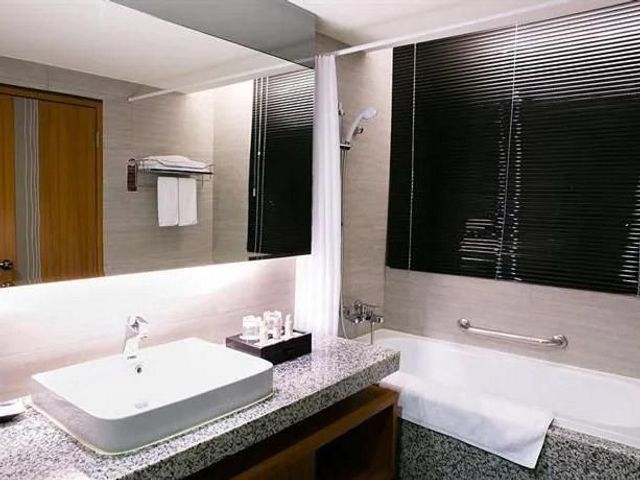 HOTEL BONZA-Standard Twin Room-3