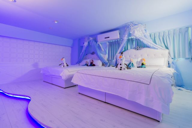 Alice theme bed-Snow Princess 4 Room-1