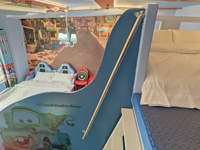 Alice theme bed-Lightning Car 2+2 Room-3
