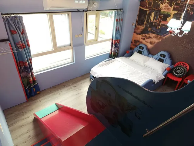 Alice theme bed-Lightning Car 2+2 Room-6