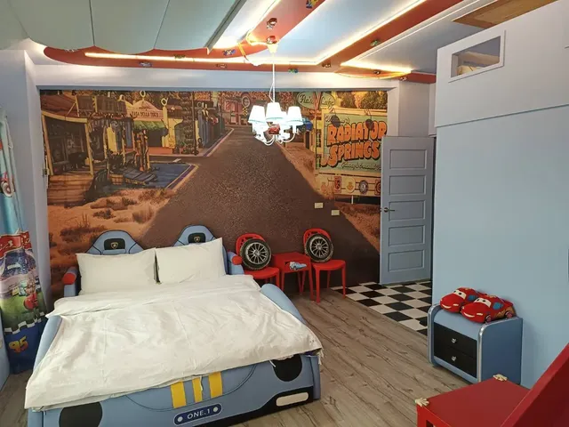Alice theme bed-Lightning Car 2+2 Room-1