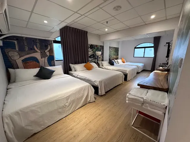 ArtHome Hotel-Classic Art Family Eight-person Room-10