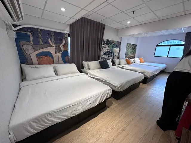 ArtHome Hotel-Classic Art Family Eight-person Room-2
