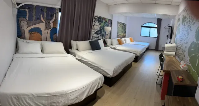 ArtHome Hotel-Classic Art Family Eight-person Room-1