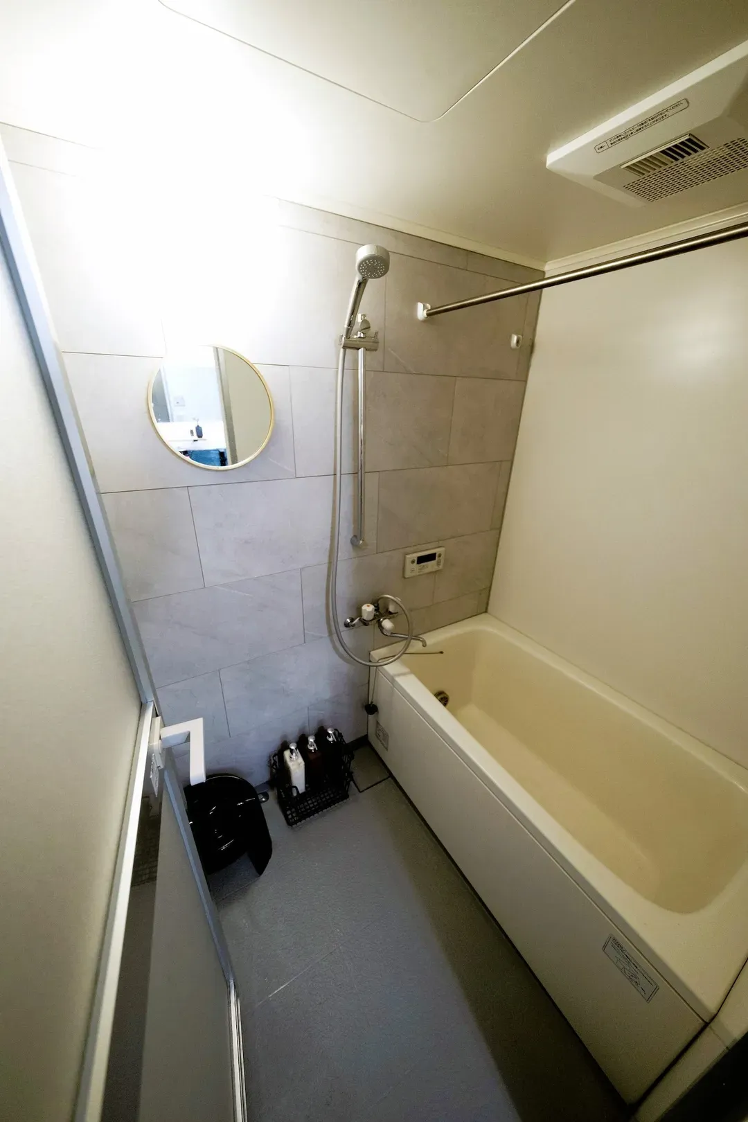 Just 2 minutes walk from Toritsu-Kasei Station! Direct access to Shinjuku in 20 minutes! A stylish entire house for rent