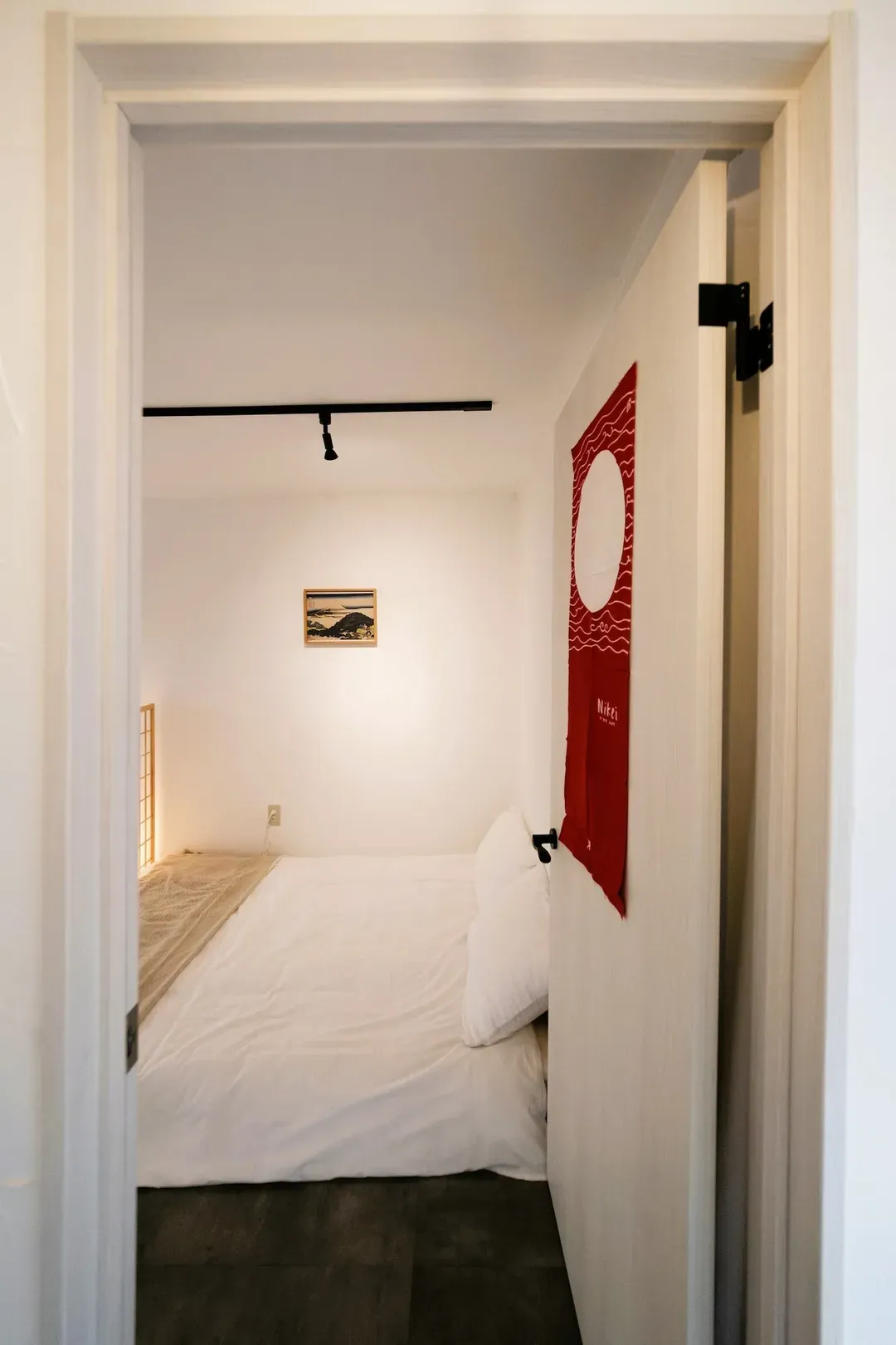 Just 2 minutes walk from Toritsu-Kasei Station! Direct access to Shinjuku in 20 minutes! A stylish entire house for rent
