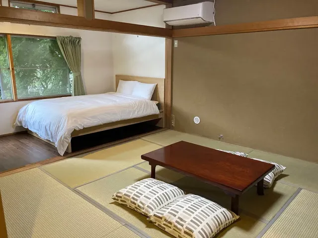 １F 和室小上がり（階段数段有り）