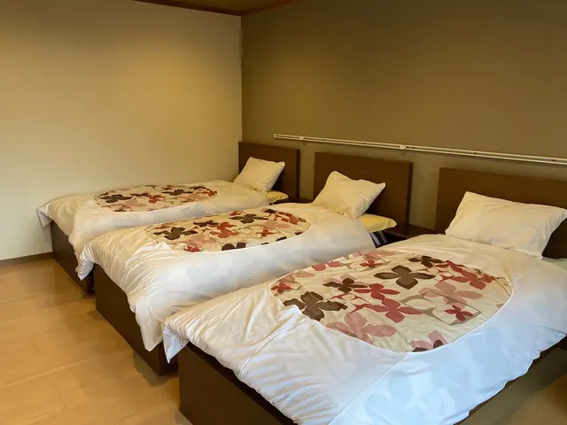 シングルベッド３台