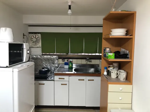 廚房，廚具，冰箱，微波爐，電熱水壺