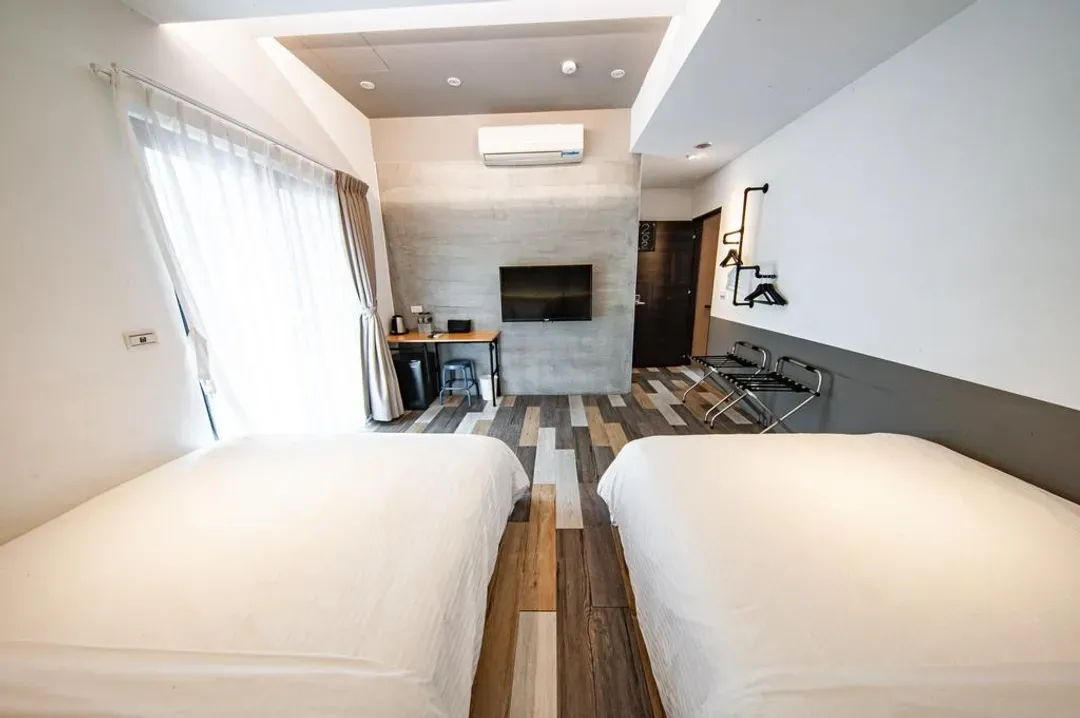 Here B&B
