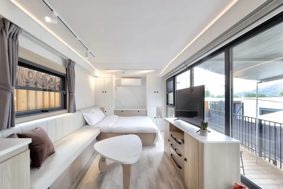 陌野露營車驛站|獨家85折起!新房型!豪華露營車、帳篷、獨立露臺、寵物友善-【露營車】雙人房A-1