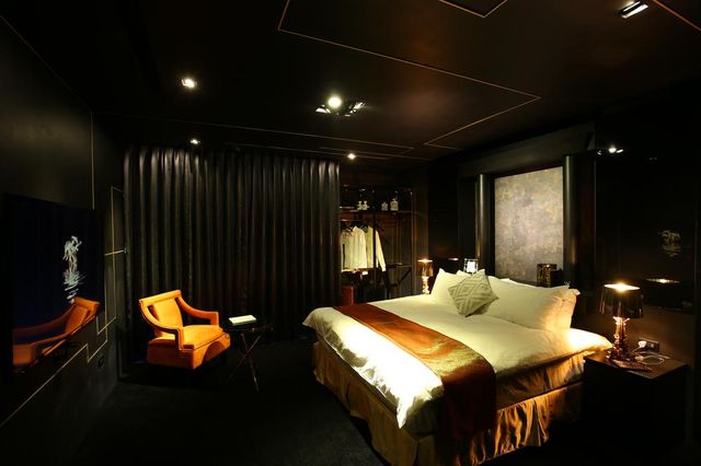 Bellus Inn｜老屋空間再造、設計旅店-黑金風房型-7