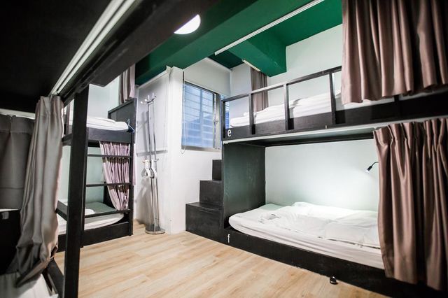 6-bed Male Dorm/6床男生間