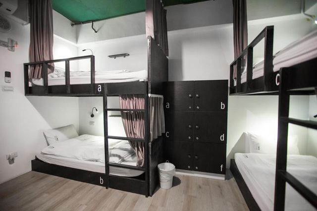 6-bed Male Dorm/6床男生間
