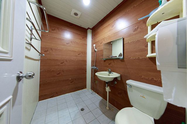 小屋四人房衛浴