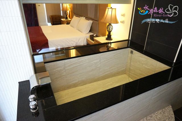 Waterfront Forest Recreation Farm-Bubble Double Room-10