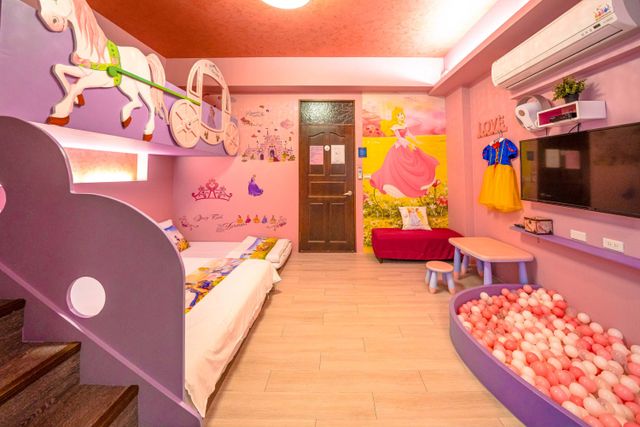 Han days B & B-Main Building - White Horse Princess Quadruple Room-6