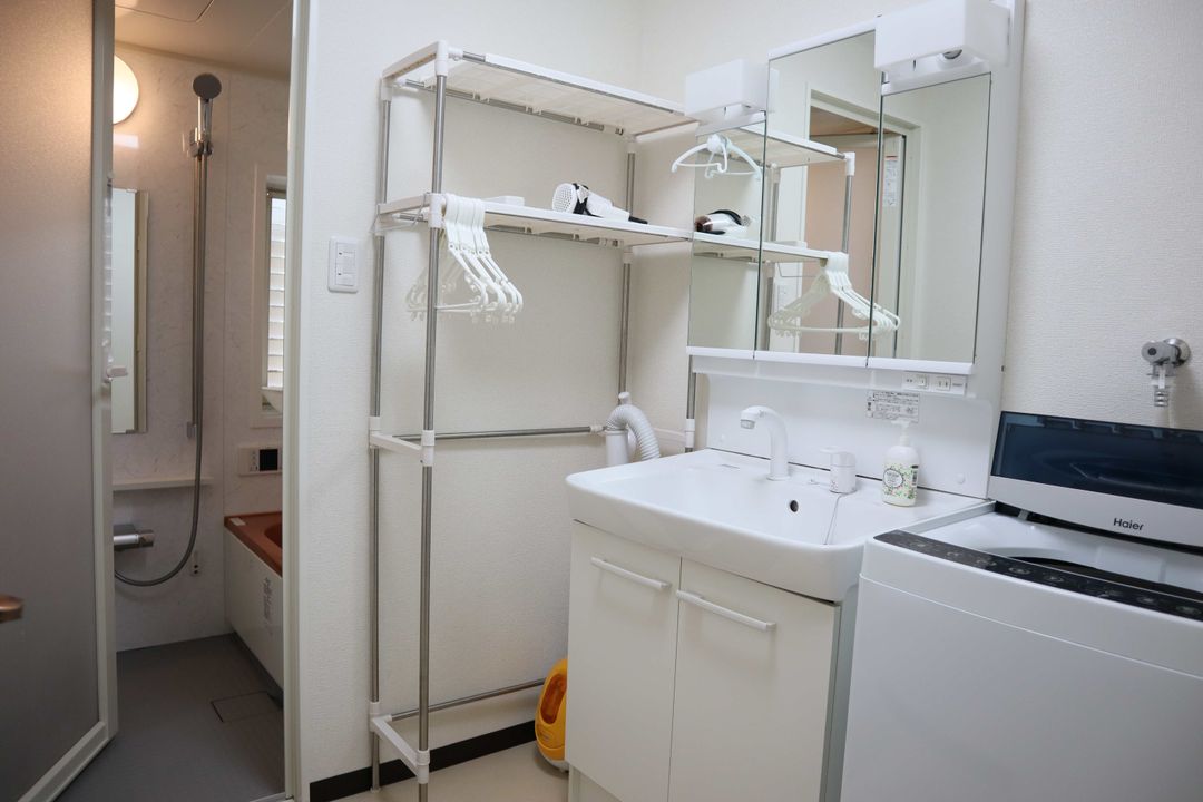 Happy Osaka House / 3-minute walk from the subway station/9-minute ride to Shinsaibashi & Namba