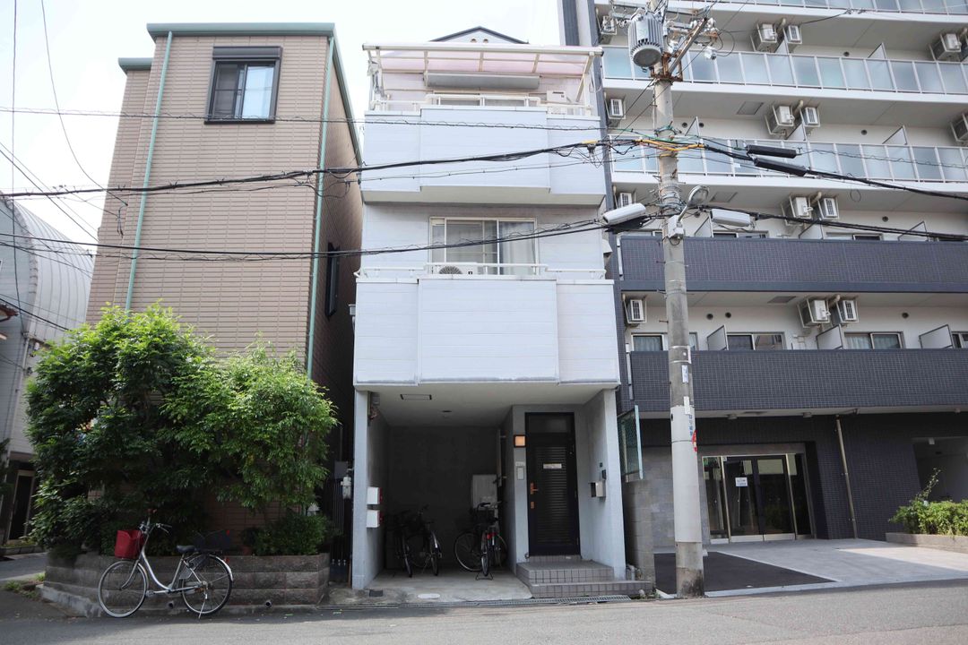 Happy Osaka House / 3-minute walk from the subway station/9-minute ride to Shinsaibashi & Namba