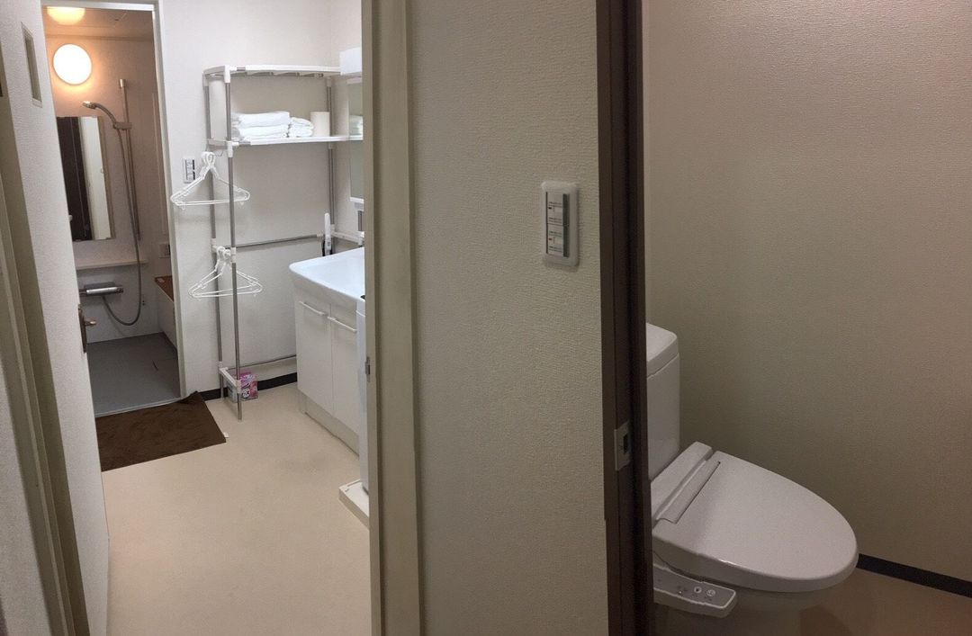 Happy Osaka House / 3-minute walk from the subway station/9-minute ride to Shinsaibashi & Namba