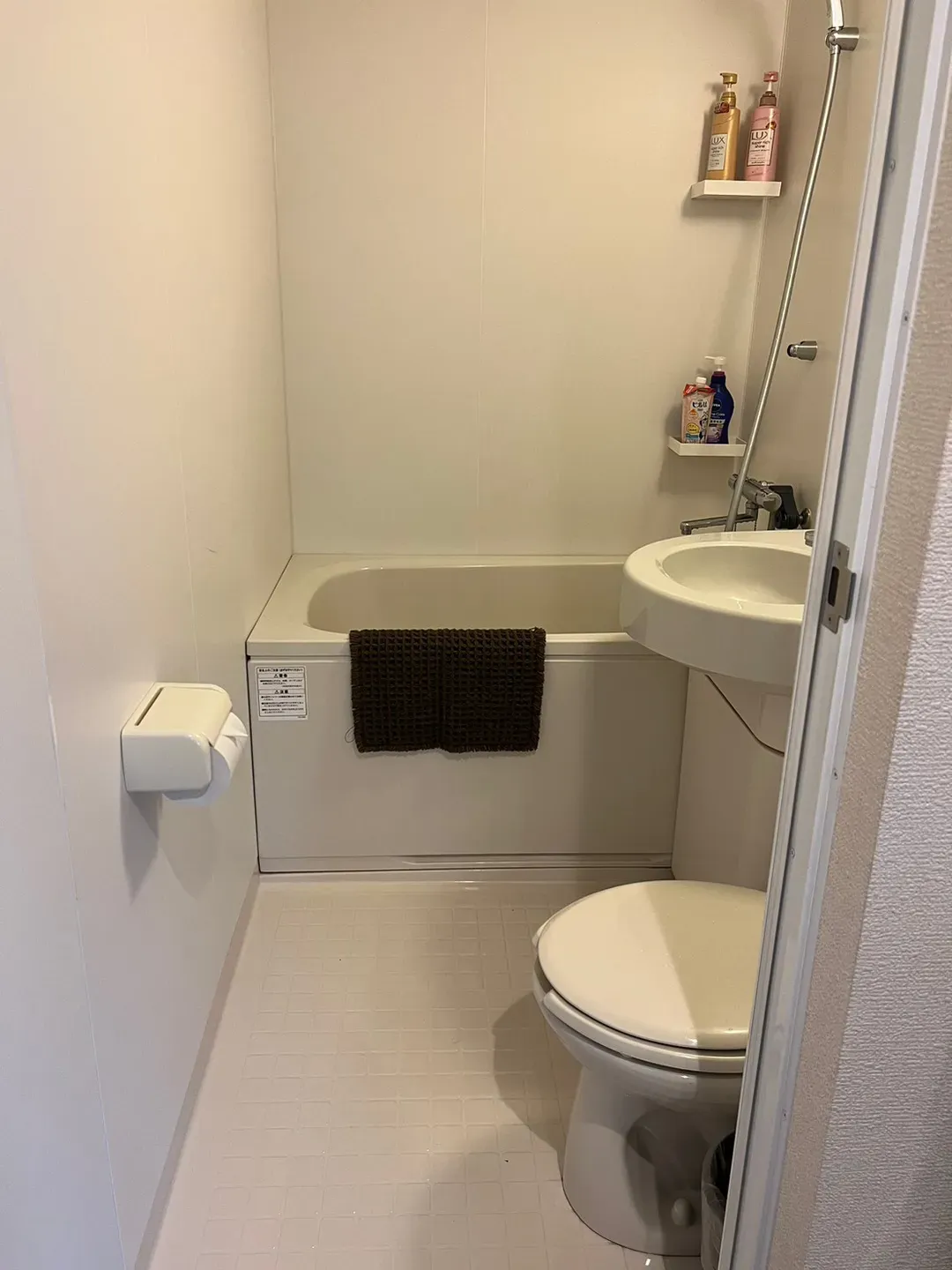 Happy Osaka House / 3-minute walk from the subway station/9-minute ride to Shinsaibashi & Namba