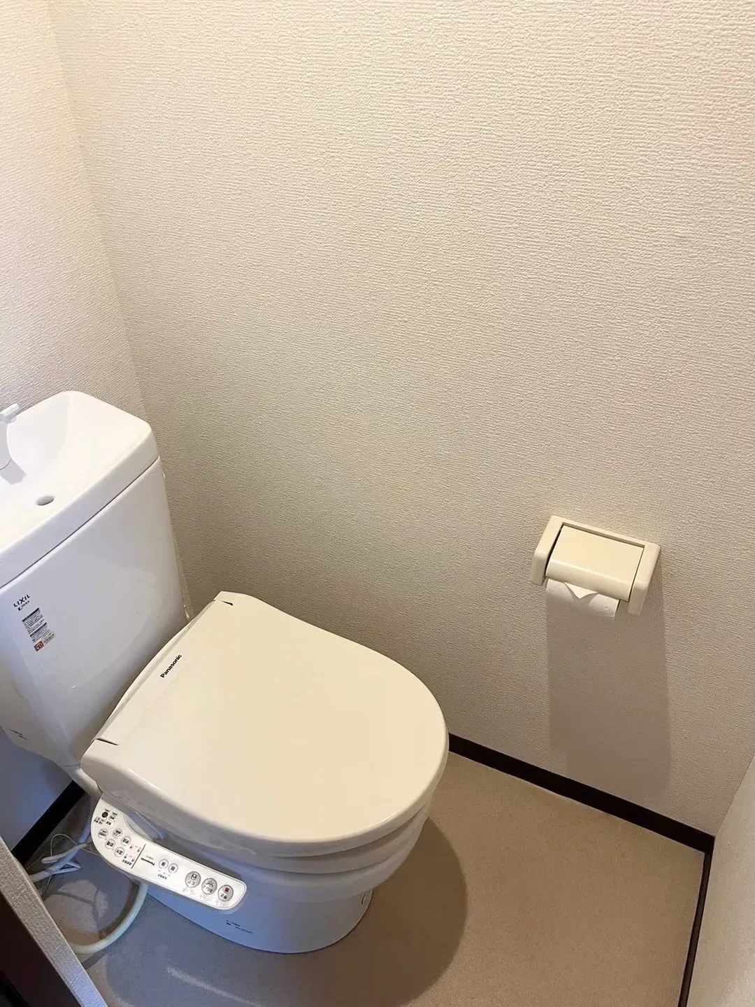 Happy Osaka House / 3-minute walk from the subway station/9-minute ride to Shinsaibashi & Namba
