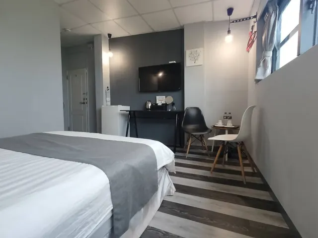 Light Shadow-standard two-person room-9