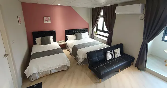Light Shadow-Comfort Triple Room-8