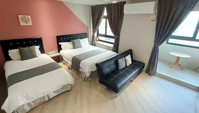Light Shadow-Comfort Triple Room-5
