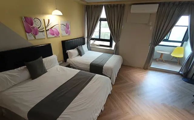 Light Shadow-Comfort Quadruple Room-6