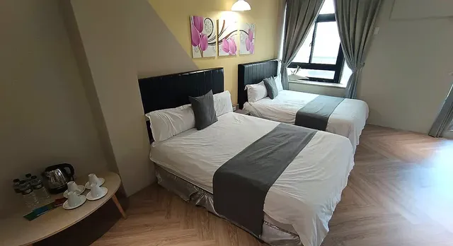 Light Shadow-Comfort Quadruple Room-5