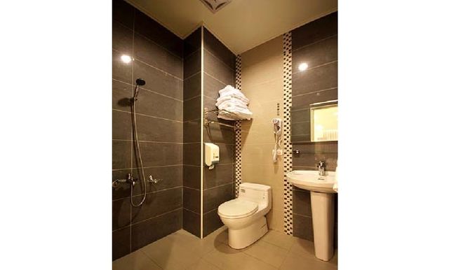 시수완지아 홈스테이 1관 (Shi Su Wan Jia Homestay 1)-Eight-person suite-10