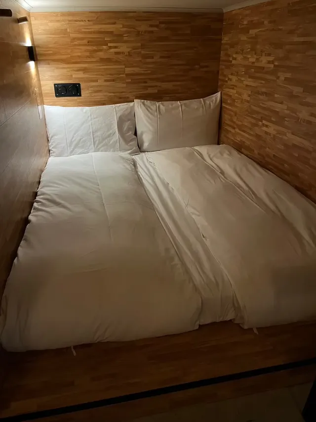 雙人床墊：140*188 cm