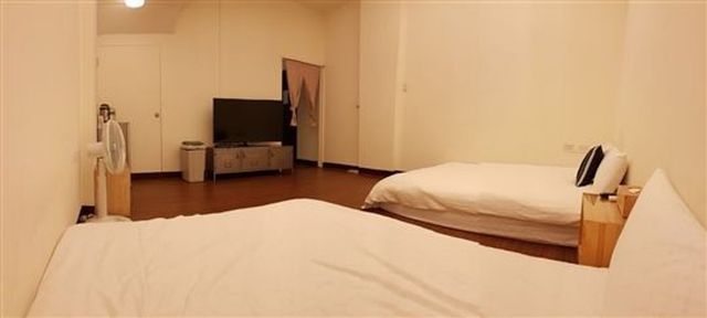 羅東幸福Yes｜溜滑梯主題房型、羅東夜市1分鐘-經濟四人房-7
