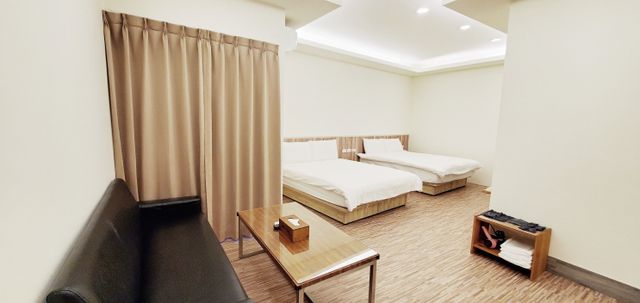 羅東幸福Yes｜溜滑梯主題房型、羅東夜市1分鐘-家庭四人房-2