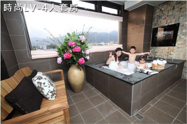 Spring Fountain Hotel-Superior quadruple room-4