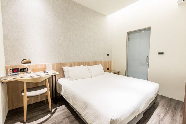 Traveller-Inn Zhongzheng Library-Le Tour Double Room-1