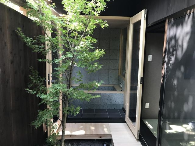Bath room with garden view