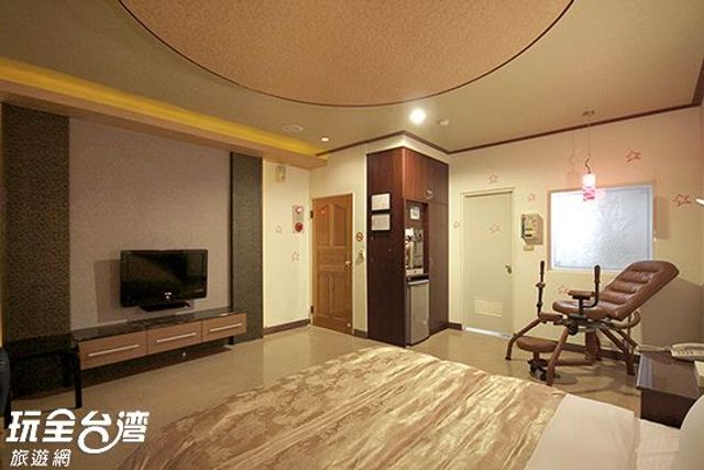 集集花都汽車旅館 | 精品汽車旅館 l 南投集集 | 車站三分鐘-E 尊爵雙人房（不挑房）-1