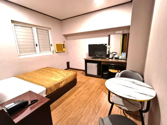 皇家商務旅館-簡約雙人房(一大床)-1