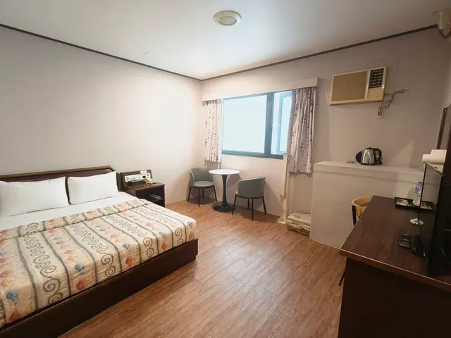 皇家商務旅館-經濟雙人房(一大床)-4