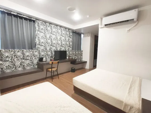 皇家商務旅館-豪華三人房(一大一小床）-2