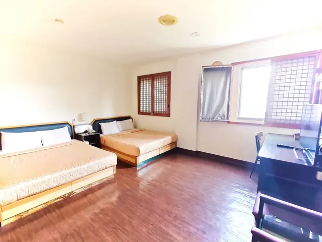 皇家商務旅館-四人家庭房(兩大床)-5