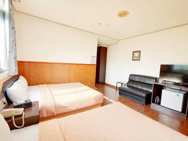 皇家商務旅館-四人家庭房(兩大床)-8