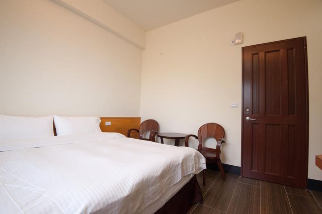 PlaceOfHeart-Standard Room 1 Queen Size Bed-1