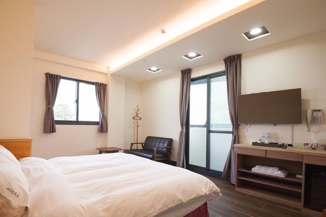 PlaceOfHeart-Deluxe Double Balcony Room-2