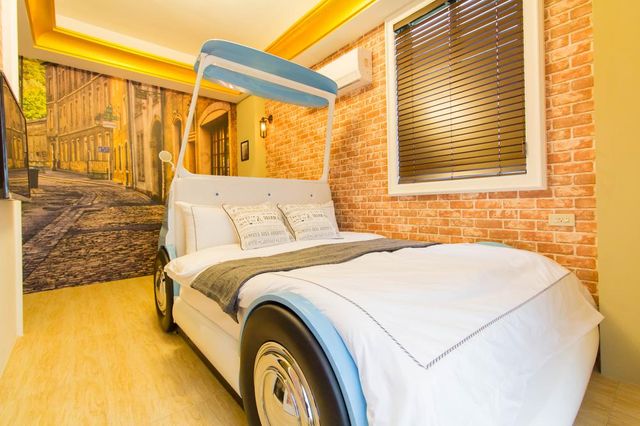 Alice theme bed-T1 car double room-3