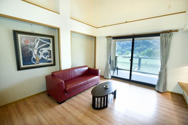 SCHOKOLAKE-Space Code Field Panoramic Quad Suite-6
