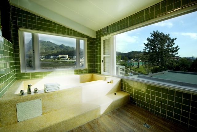 SCHOKOLAKE-Dream House floor, four-room suites-3